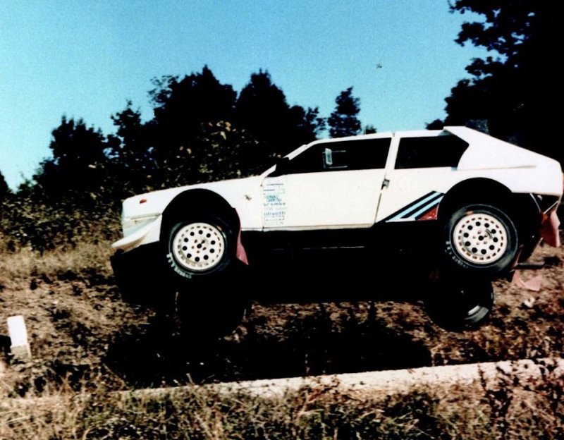 Этот кадр сделан в Тоскане на обычных тестах Lancia Delta S4 перед Ралли Санремо 1986 года. За рулём – Мики Биазон