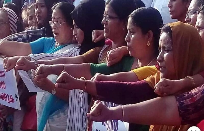 Стена была заявлением о равенстве полов и призывом положить конец жестоким протестам против женщин, пытающихся войти в храм Кералы в Сабаримале, место паломничества индусов.