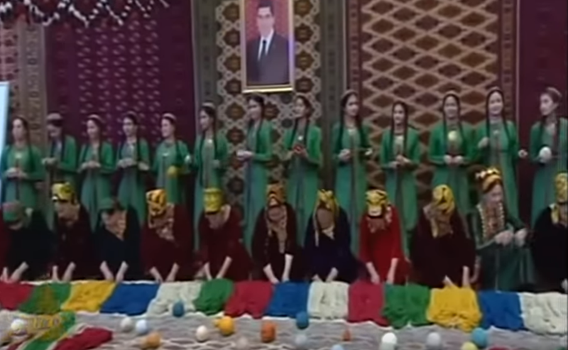 В Туркменистане подсчитали, сколько раз упоминается имя президента страны за 30-минутную передачу