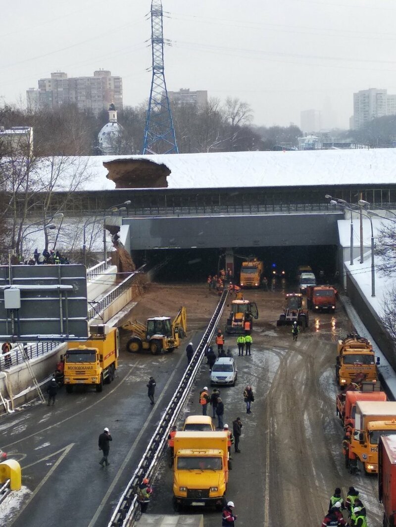 На северо-западе Москвы из-за провала грунта затопило Тушинский тоннель