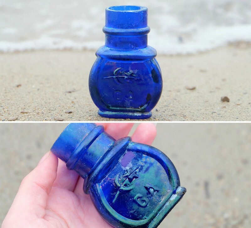 Синяя бутылочка с изображением звезды и месяца