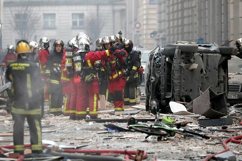 Мощный взрыв бытового газа прогремел в центре Парижа, есть пострадавшие