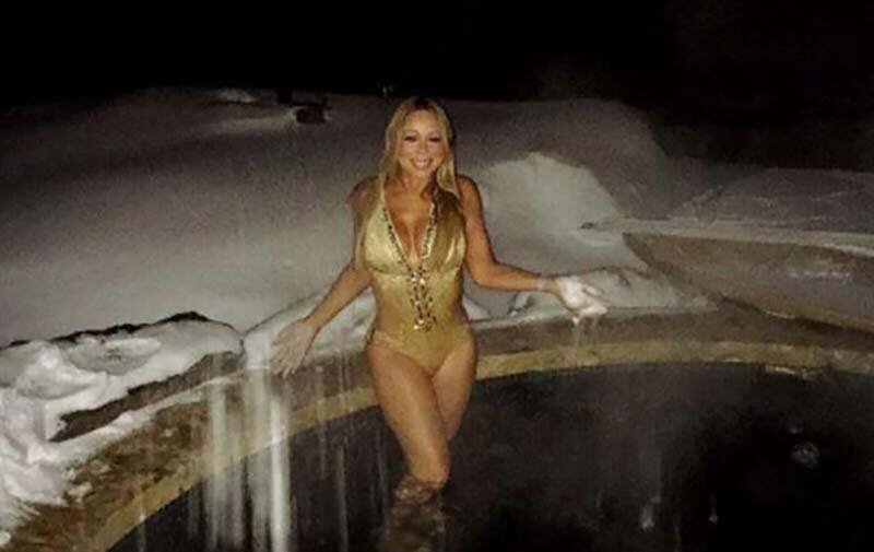 Знаменитости решили не пропускать новый тренд, в котором красотки позируют в купальниках в снежную погоду