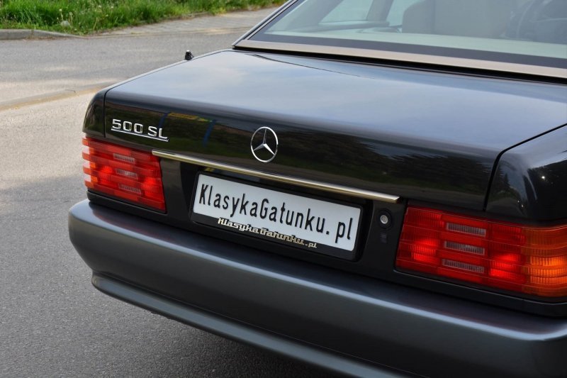Янгтаймер Mercedes-Benz 500 SL в кузове R129: живая легенда