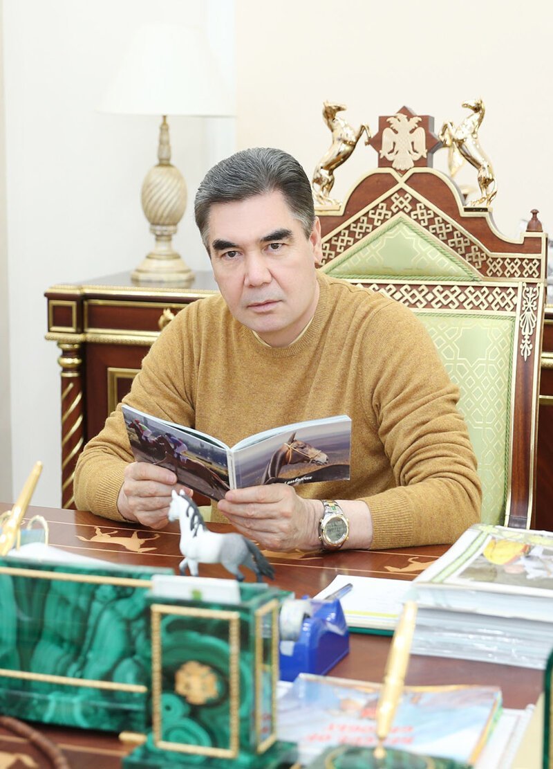 Президент Туркменистана сочинил первое в этом году стихотворение и посвятил его коню