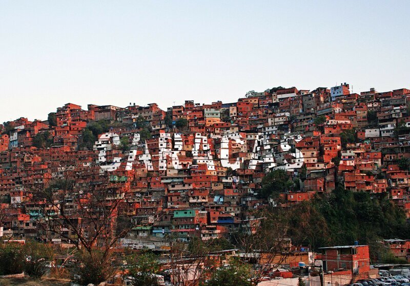 Худшим городом мира из списка стала столица Венесуэлы Каракас
