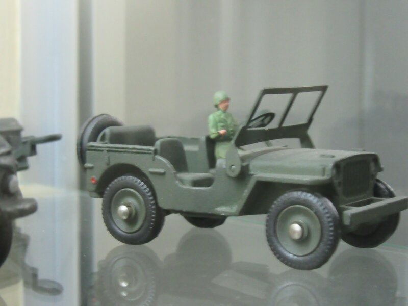 Военные машинки от Dinky Toys