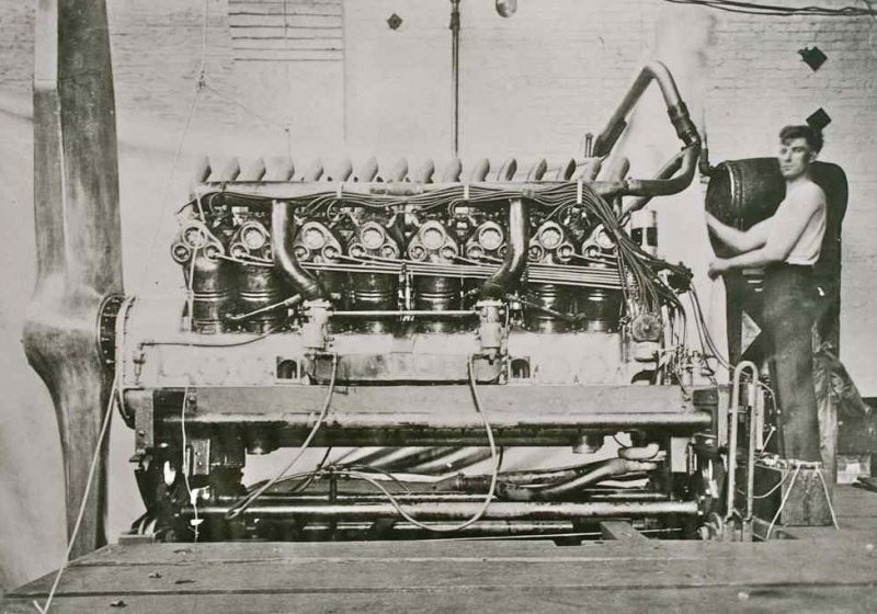 Уникальный 16-цилиндровый авиационный двигатель Duesenberg, построенный в последние месяцы Первой мировой