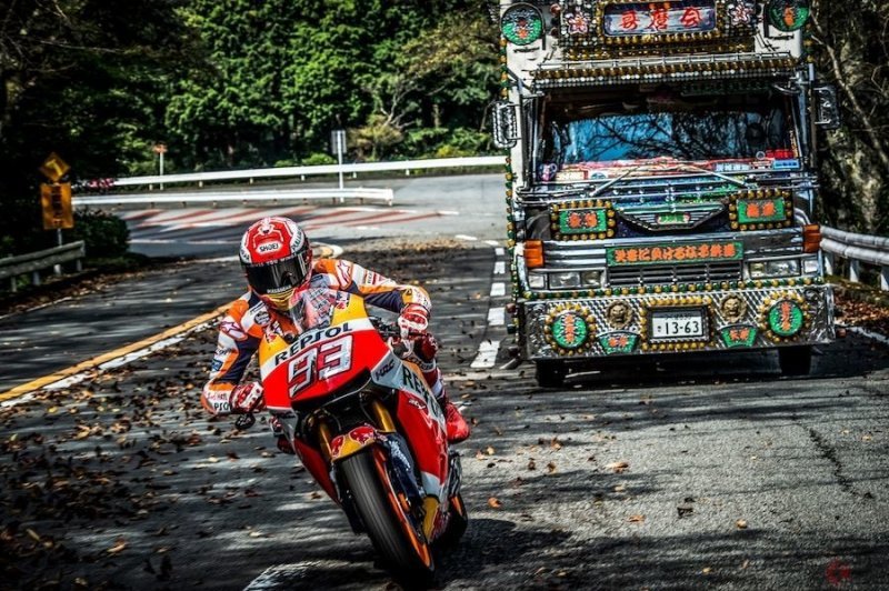 Пятикратный чемпион мира по мотогонкам проехался по горному серпантину в Японии