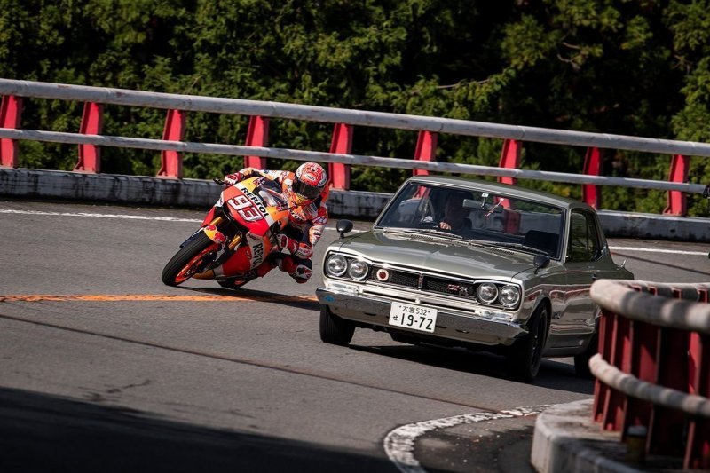 Пятикратный чемпион мира по мотогонкам проехался по горному серпантину в Японии