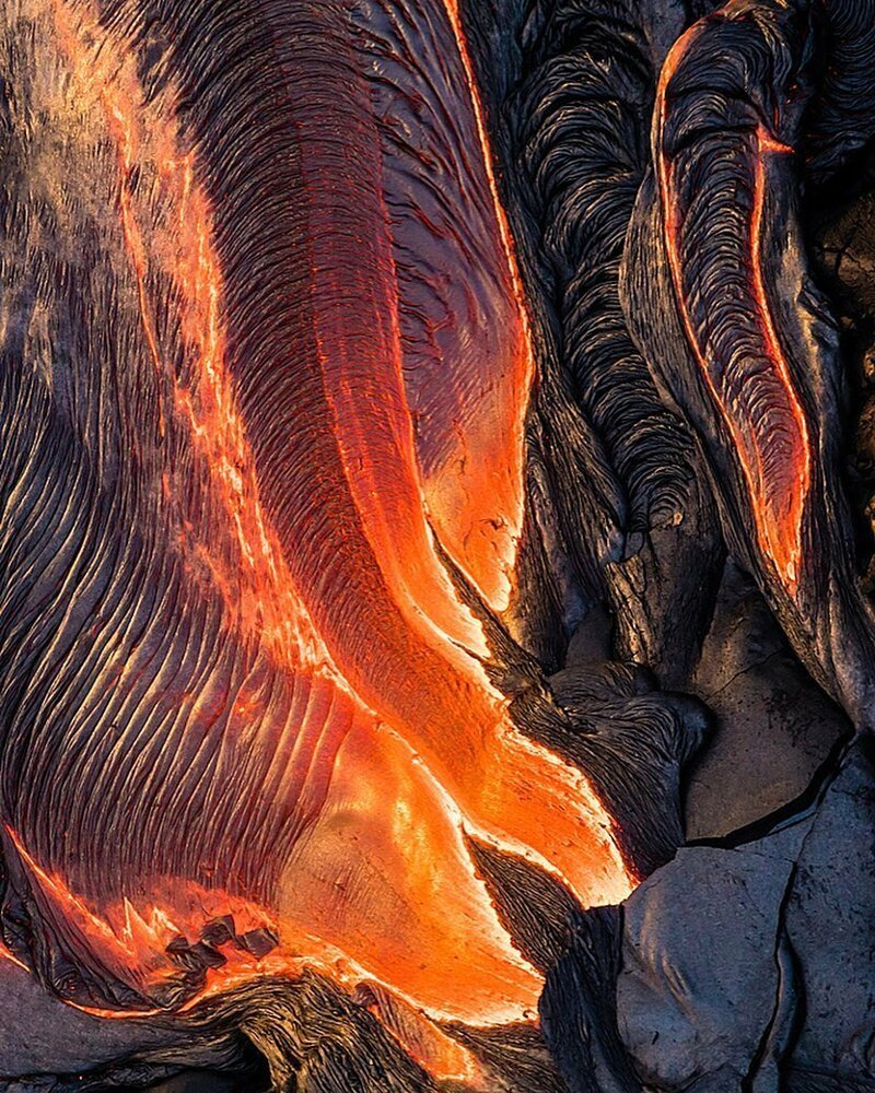 Снимок с воздуха разлива лавы вулкана Килауэа на Большом острове, Гавайи, США 