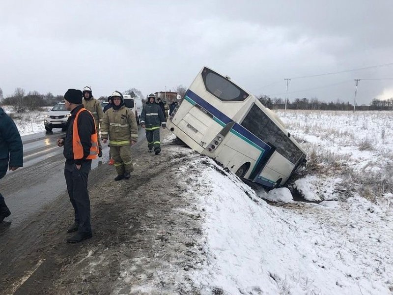 Авария дня. Рейсовый автобус с пассажирами попал в ДТП в Калининградской области
