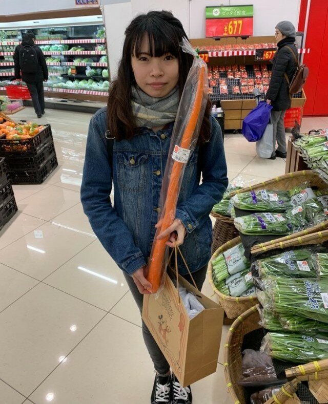 В японском супермаркете длина морковки может удивить 