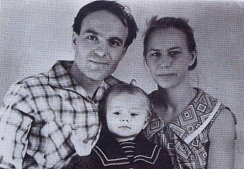 Андрей Панин с родителями