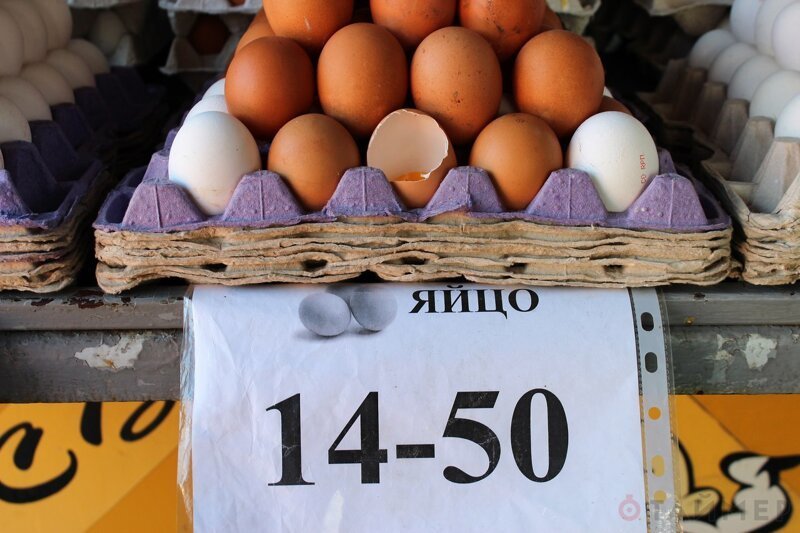 В магазинах России начали продавать яйца поштучно