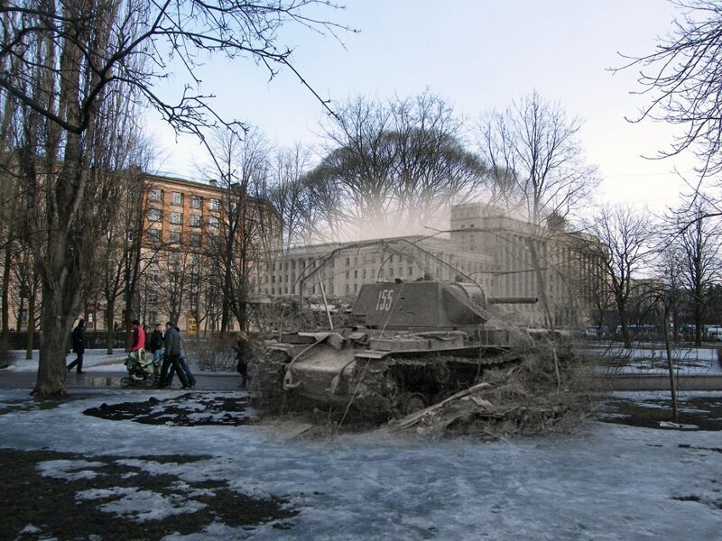 Ленинград 1942-2009 Московская площадь.Тяжелый танк КВ-1на боевой позиции 