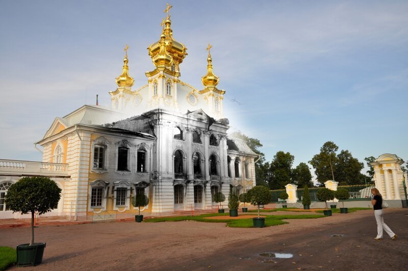 Петергоф 1943-2011 Церковь Большого дворца со стороны Верхнего парка