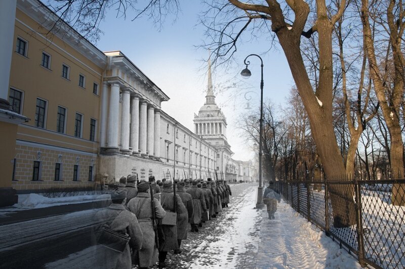 Ленинград 1942-Санкт-Петербург 2018. У Адмиралтейства 