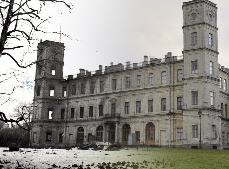 Гатчина 1944-2013 Гатчинский дворец сожженный отступавшими гитлеровцами 