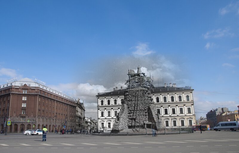 Ленинград 1941 - Санкт-Петербург 2018 Памятник Николаю 1 укрытый мешками с песком. 