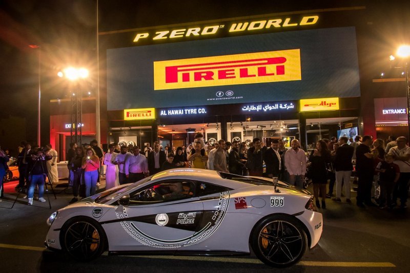Полиция Дубаи с удовольствием приехала на открытие бутика Pirelli