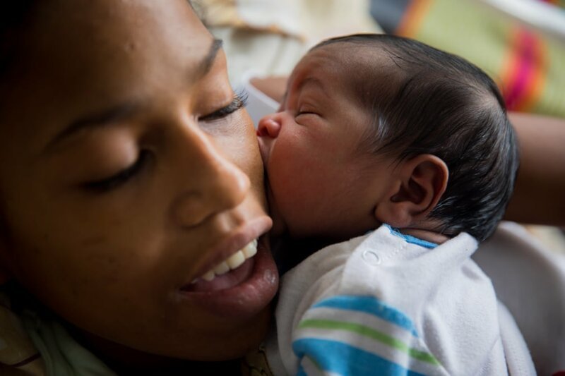 Лилиана со своим новорожденным сыном Анхелем