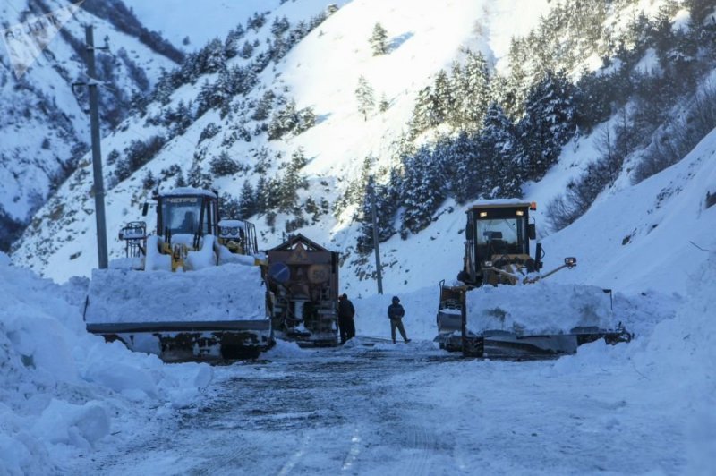 Сход лавин на Транскавказской магистрали: фото о снежном кошмаре