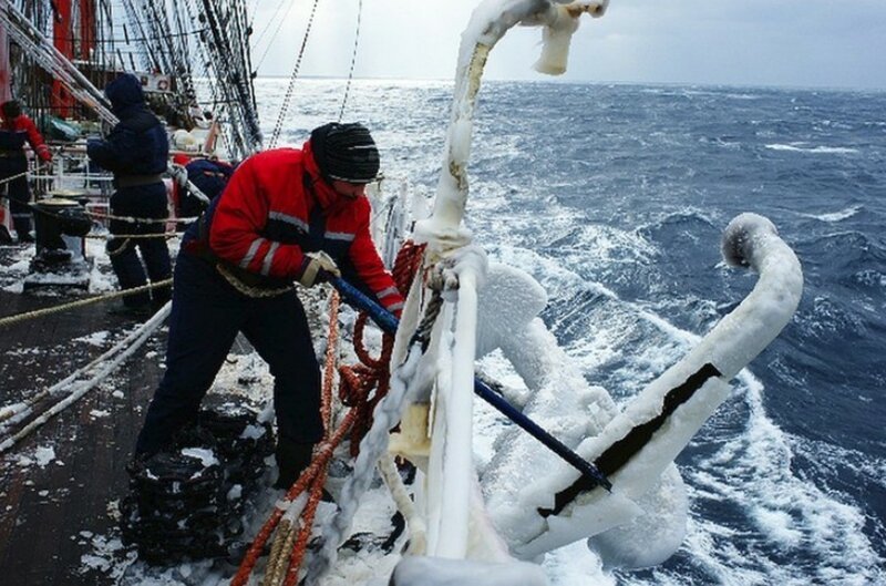 Обледенение судов, или как влажный ледяной ветер топит корабли