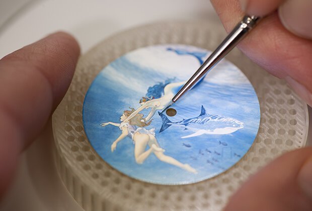 Итальянский художник украсил наручные часы обнажёнными девушками и русалками