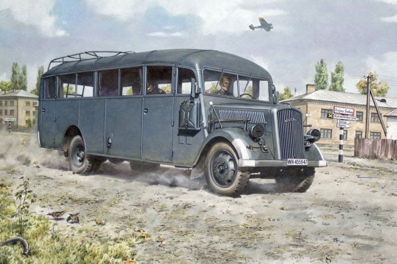Автобус на его базе. Согласитесь, в 1945-м такого красавца вряд ли можно было считать устаревшей конструкцией, 'видавшей виды'