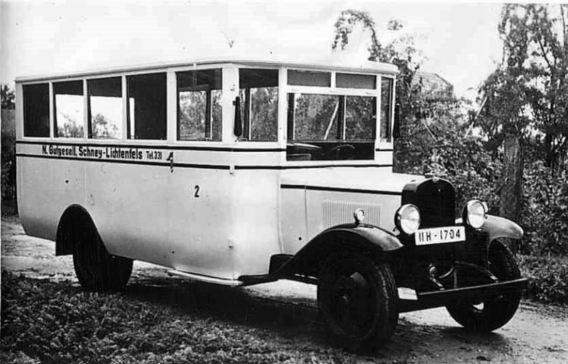Вот таким, весьма вероятно, братья Вайнеры представляли настоящий 'Фердинанд'. На снимке автобус на базе Opel Blitz первого поколения
