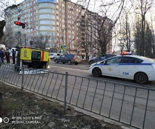 Авария дня. В Симферополе произошло ДТП с участием скорой помощи