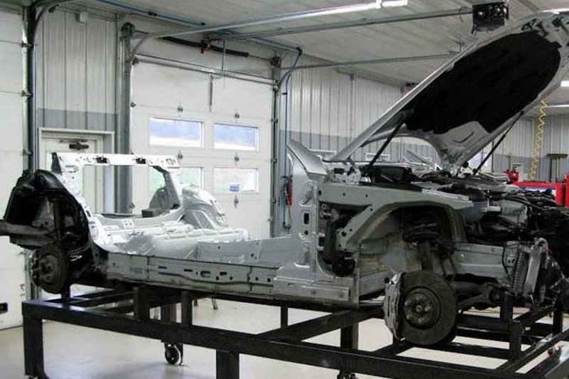 Свежий Mercedes C63 AMG скрестили со старым кузовом 190E