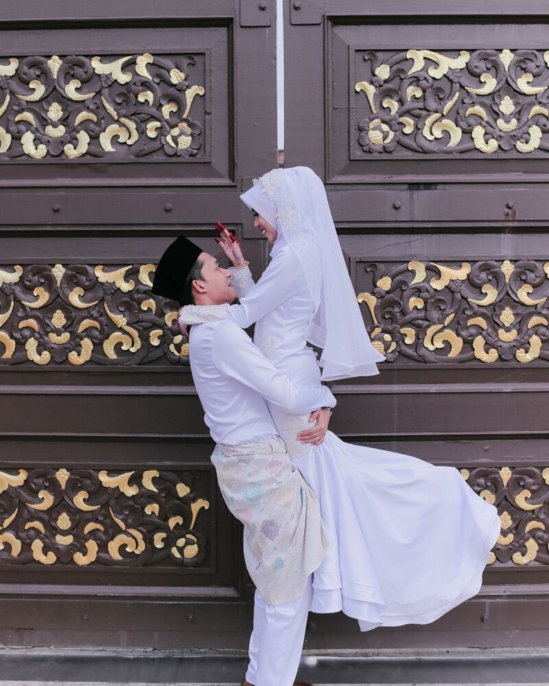 В Малайзии курьер прервал свадьбу, чтобы вручить невесте посылку