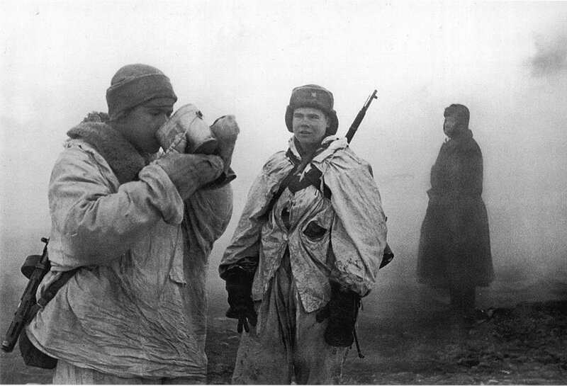 Бойцы Ленинградского фронта после боя. февраль 1944 г.