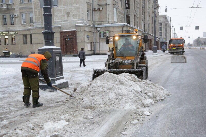Власти Санкт-Петербурга следят за тем, чтобы уборка снега велась круглосуточно