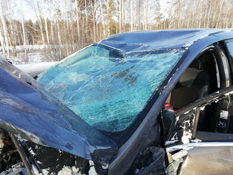 Авария дня. В Свердловская области женщина не справилась с управлением и устроила ДТП