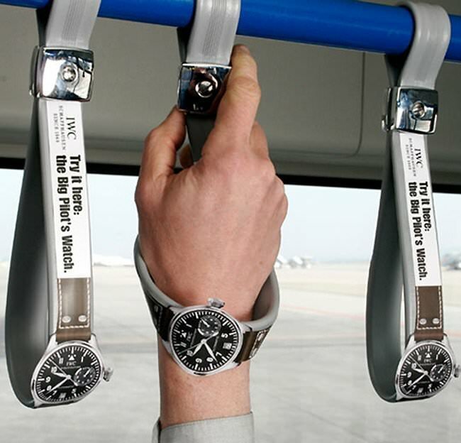 Реклама часов в общественном транспорте в Дубае