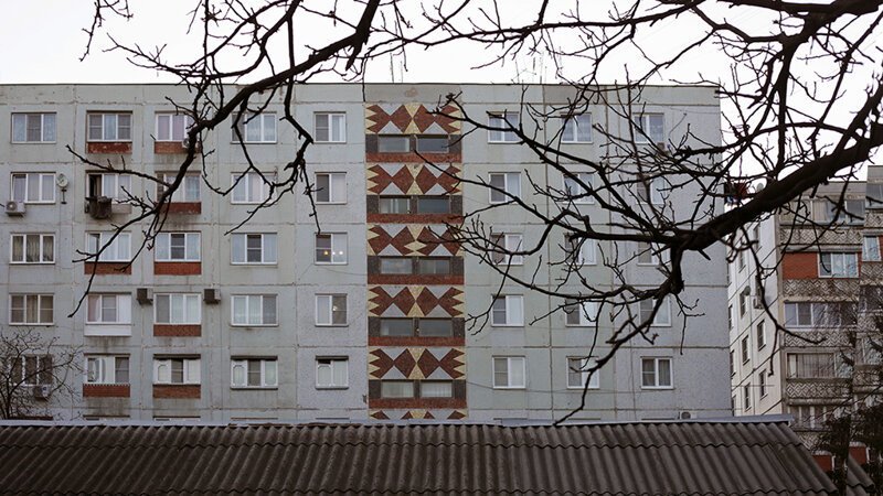 Как декоративные панно с национальными мотивами превратили спальный район Владикавказа в мини-Ташкент