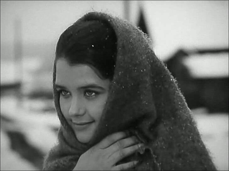 Ирина Алферова дебютировала в большом кино в картине «Алексеич» (1970) в роли Марьи Александровны, сельской учительницы