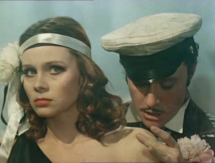 Любовь Полищук – «12 стульев» с Андреем Мироновым (1976 год), появляется в образе «девушки мечты» Остапа Бендера