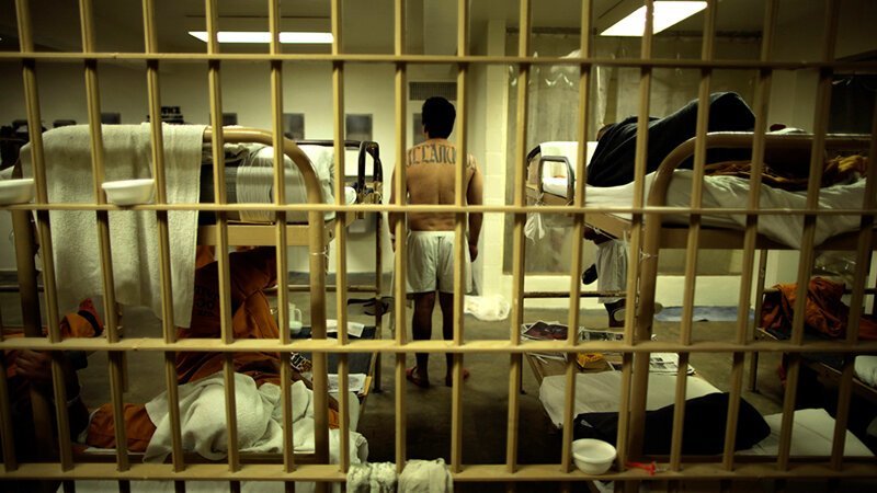 Расизм, нацисты и бандитский разгул: как живут американские тюрьмы