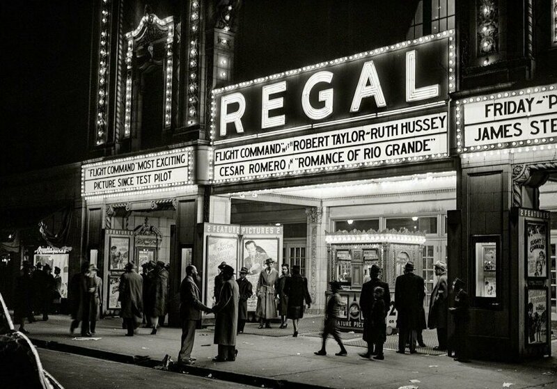 Кинотеатр. Саутсайд, Чикаго, Иллинойс. Апрель 1941 года. Фото Рассела Ли.