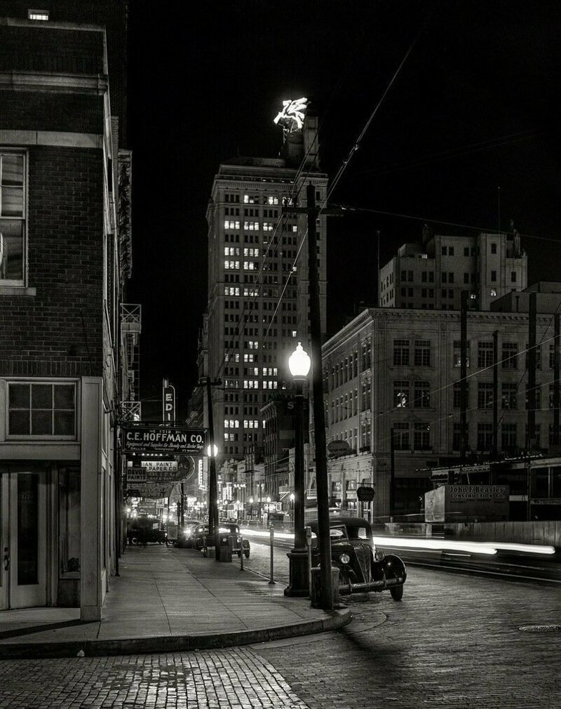 Техас, Даллас. Центр города ночью. Январь 1942 года. Фото Артура Ротштейна.