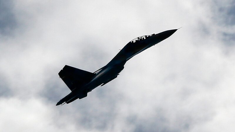 Видео: российский Су-27 жестко отогнал истребитель НАТО