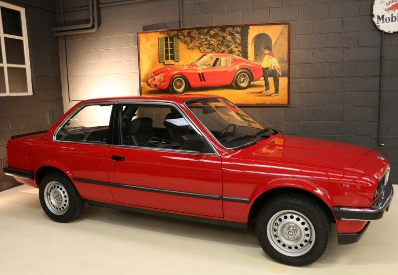 BMW 3 E30 1985 года продают по цене новой тройки БМВ