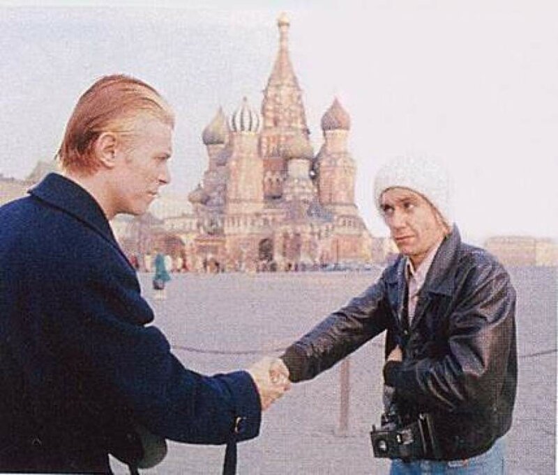 1976 год, Дэвид Боуи, как и планировал, поборол боязнь самолетов, и приехал в Москву с Игги Попом. 