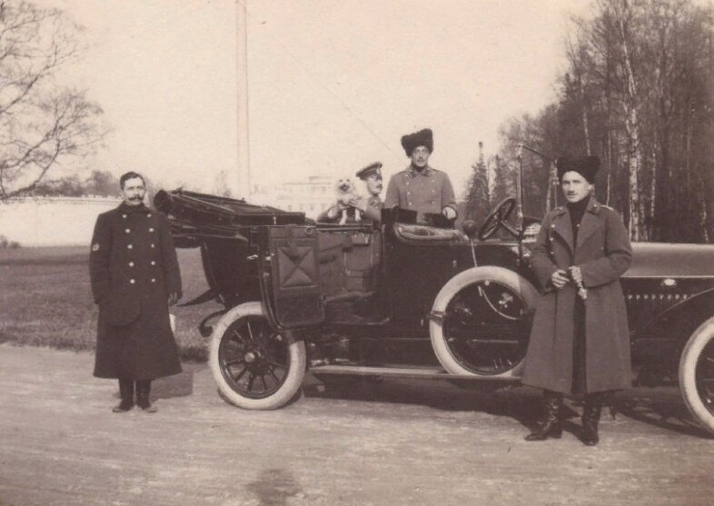 В Ессентуках нашли тайник с неизвестными фотографиями Николая II