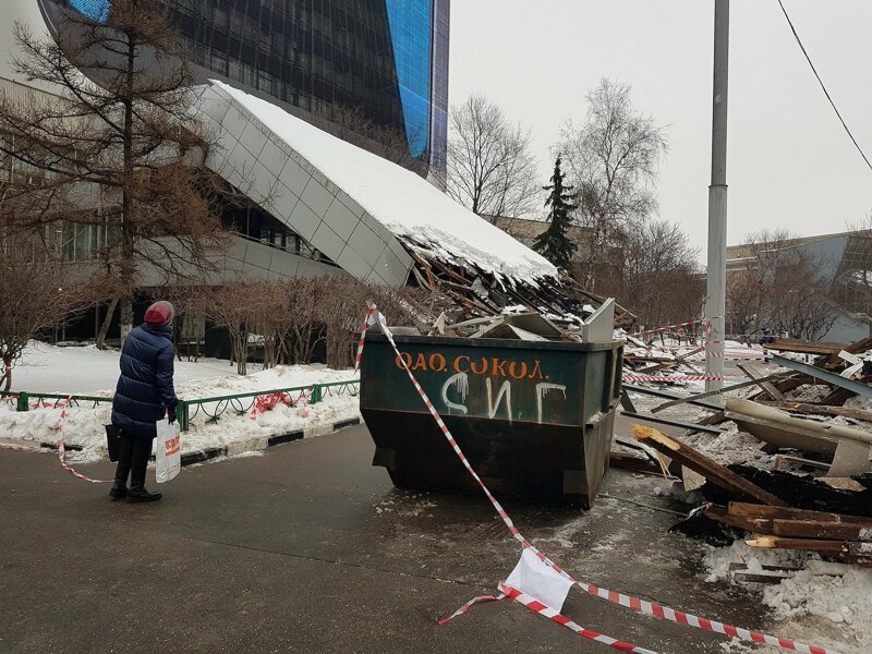 В Москве рухнул навес у здания института «Гидропроект»
