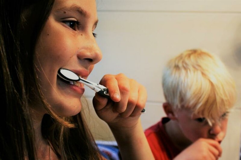 Ученые: Излишек зубной пасты способствует развитию кариеса у детей